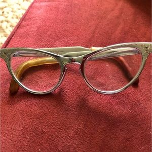Vintage Cats Eye glasses beautiful aluminum frame.